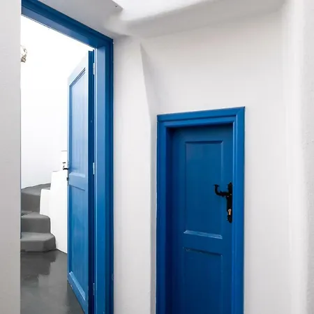 Blue Orchid Cycladic House Emporio (Santorini)